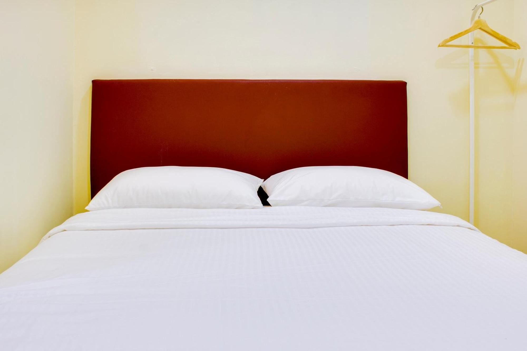 Oyo 90090 Roselyn Inn 2 Pasir Gudang Kültér fotó