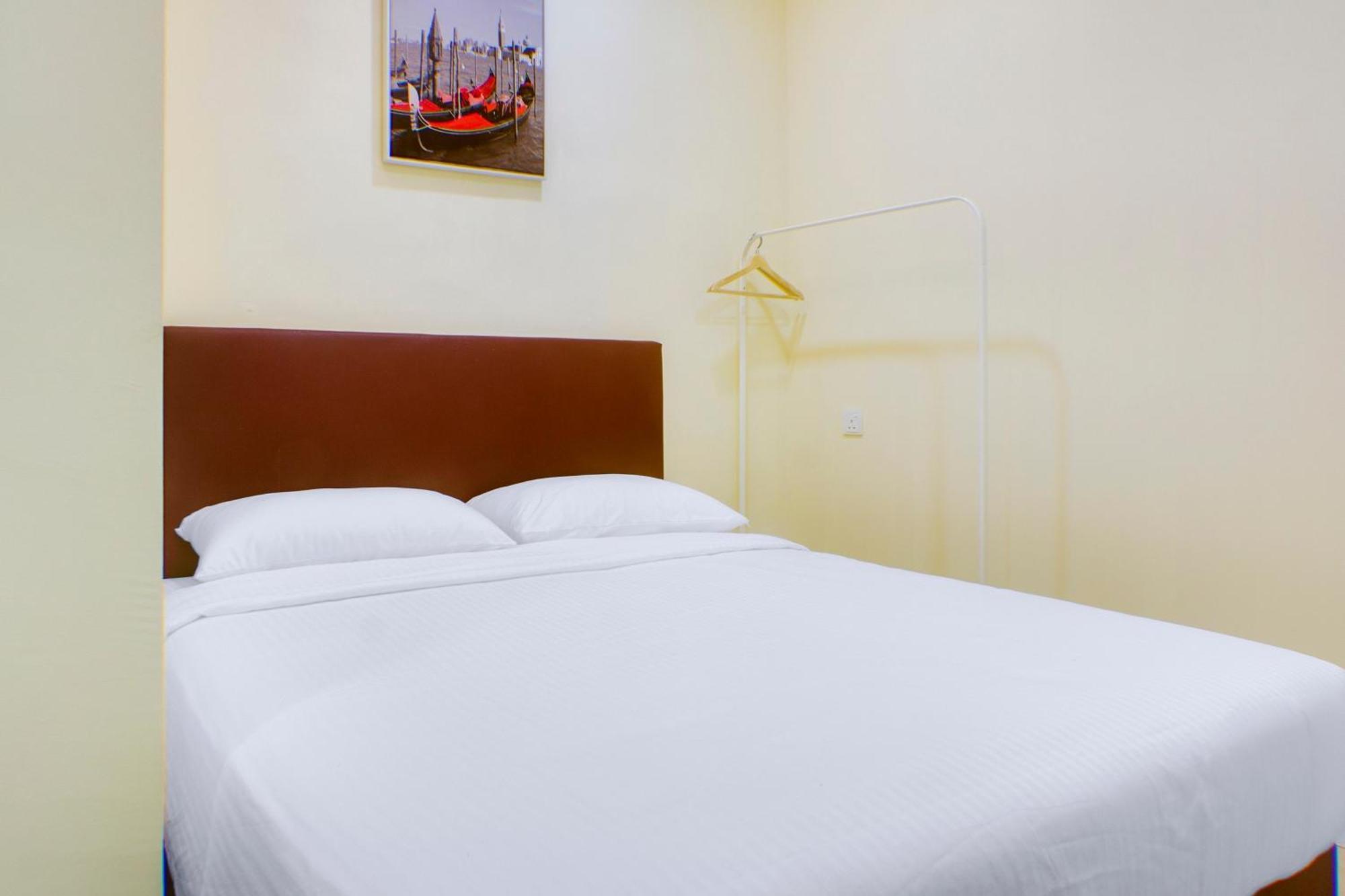 Oyo 90090 Roselyn Inn 2 Pasir Gudang Kültér fotó